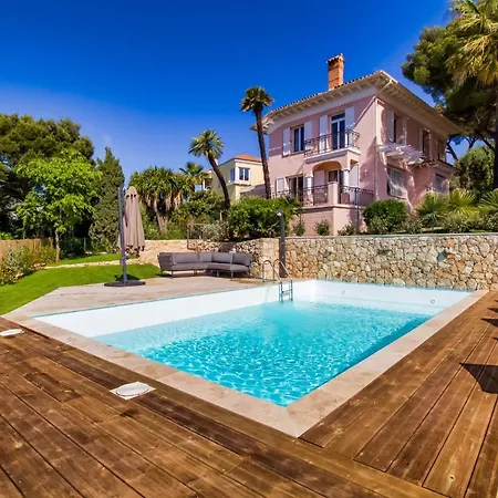 Stunning Seaview Villa. Sur Villa