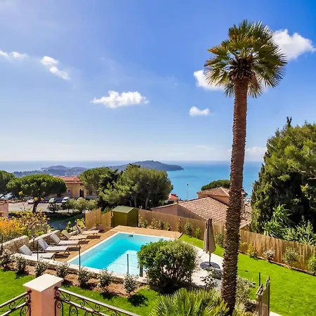 Villa Stunning Seaview Villa. Sur *