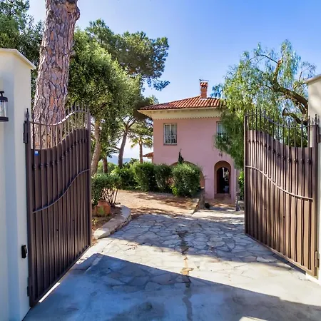 Stunning Seaview Villa. Sur Villa