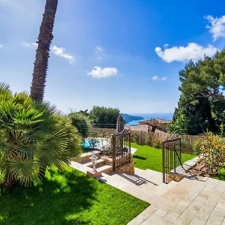 Stunning Seaview Villa. Sur *