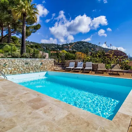 Stunning Seaview Villa. Sur *