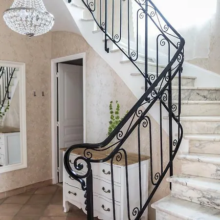 Villa Stunning Seaview Villa. Sur