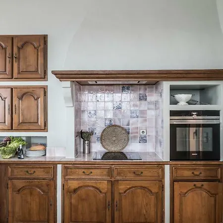 Stunning Seaview Villa. Sur