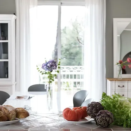 Stunning Seaview Villa. Sur