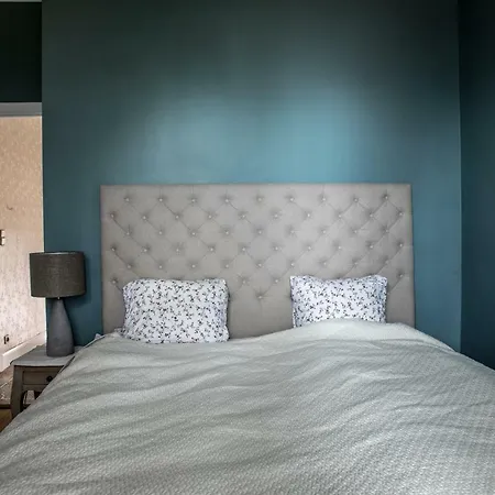 Villa Stunning Seaview Villa. Sur *