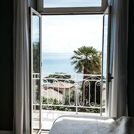 Villa Stunning Seaview Villa. Sur *